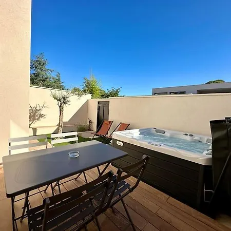 Paquerette Avec Villa *